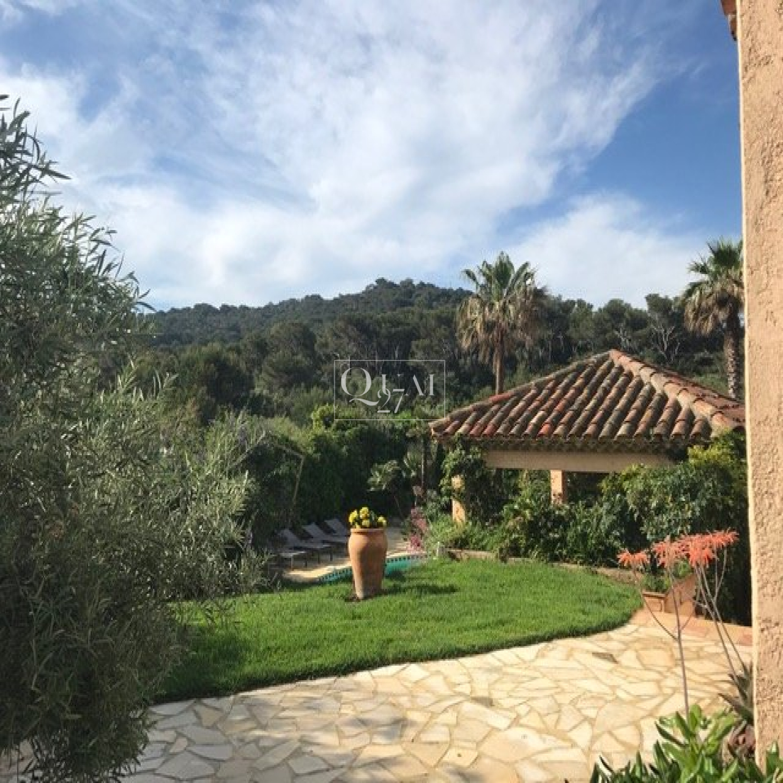 vente RARE. Exceptionnel Vente Maison T9 GIENS HYERES pied dans l'eau