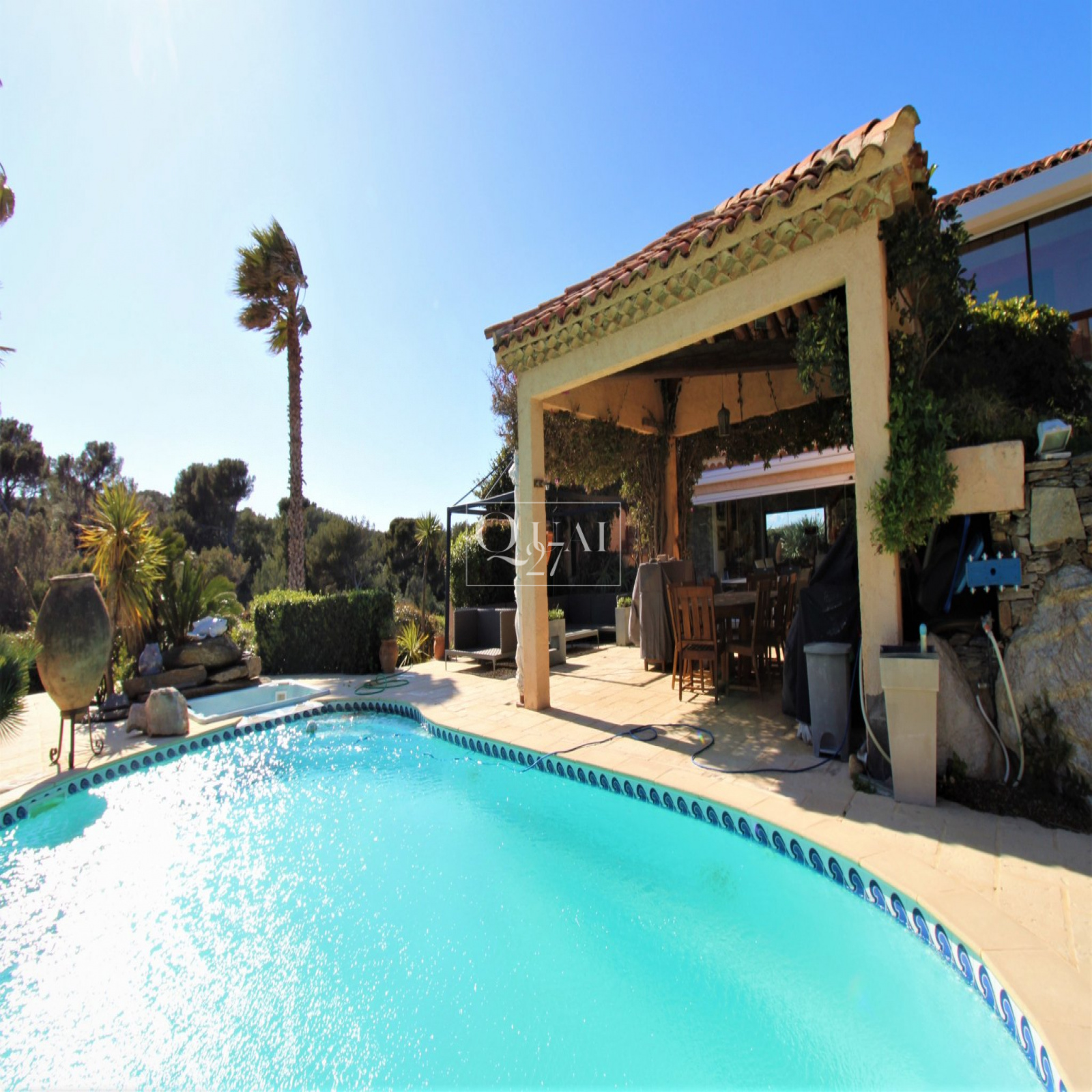 vente RARE. Exceptionnel Vente Maison T9 GIENS HYERES pied dans l'eau